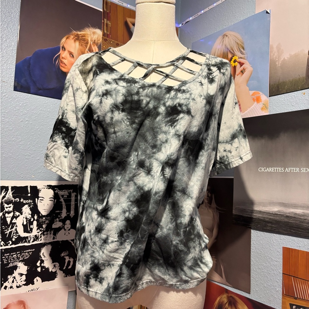 earthbound trading tie dye tee